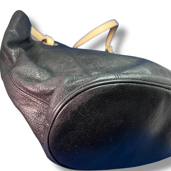 Michael Kors Astor Pebbled Leather Tote Bag Black Beige Trim Gold Logo Charm - Picture 7 of 11